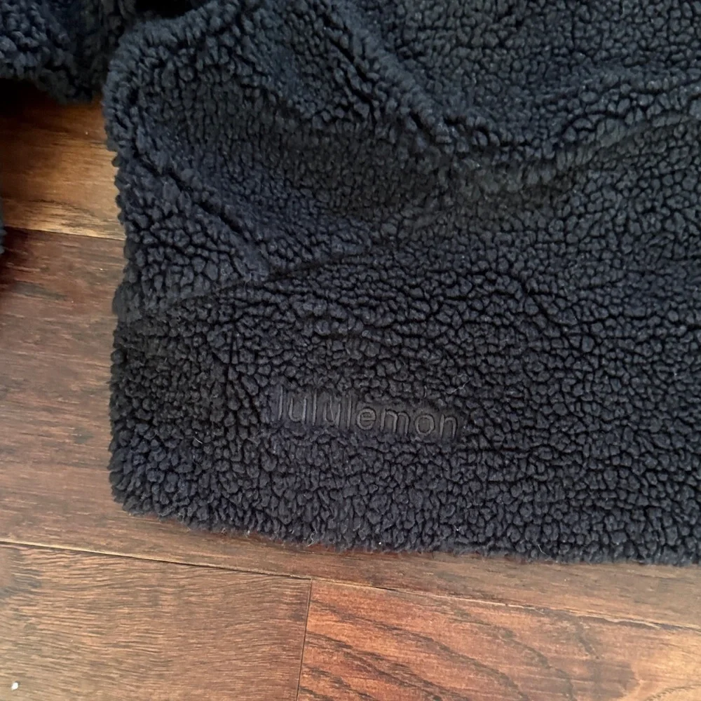Lululemon Black Sherpa Scuba